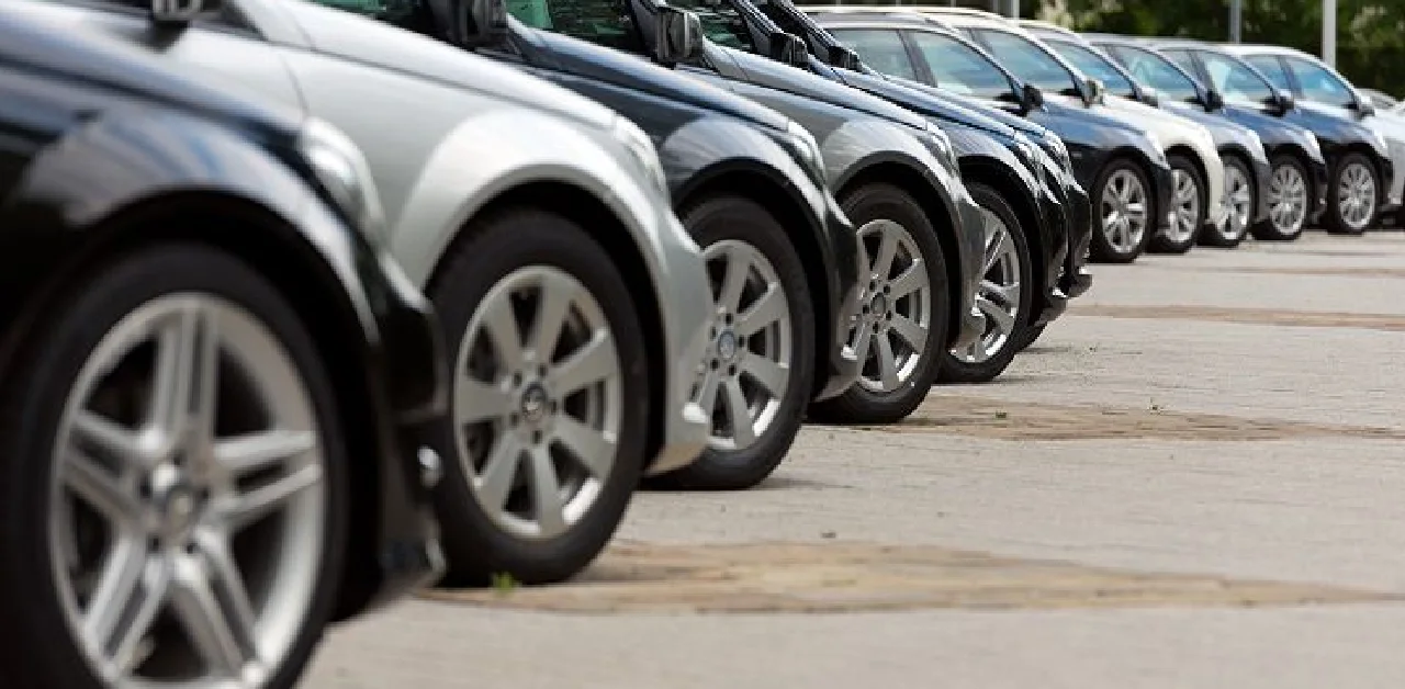 What is the price of body insurance for Chinese cars in 1404
